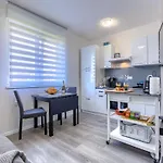 Apartment Mary By Interhome *