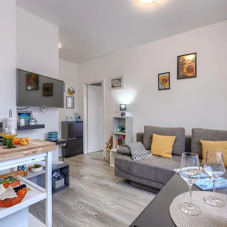 Mary By Interhome Apartman Umag